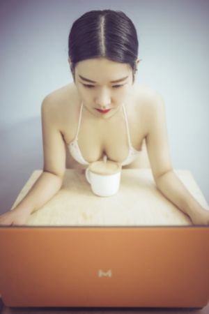年轻的女朋友8_1080P免费观看超清